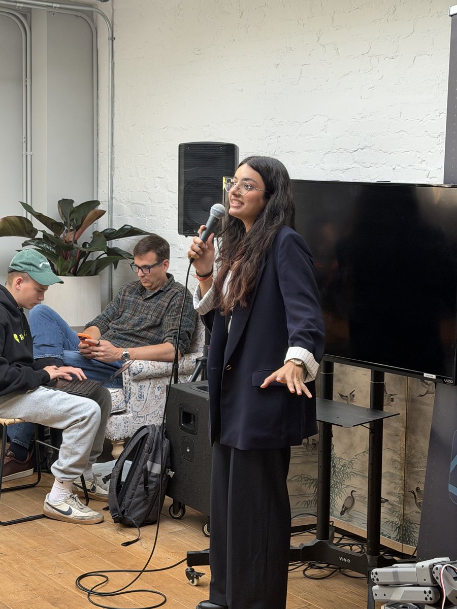 khushiSharma_22's tweet photo. First @cyberwave_com hackathon in SF ✅ 

More pictures coming soon! https://t.co/V0QrmZ1fUX