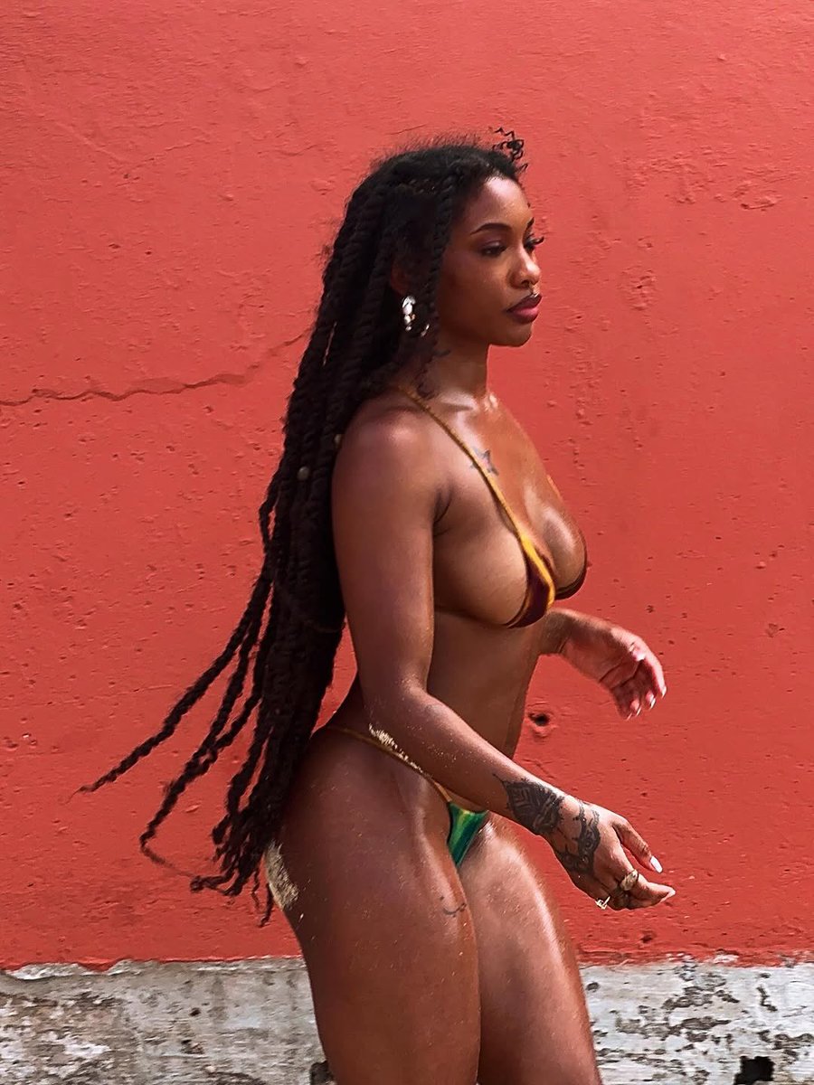 AfroStunnerz's tweet photo. Beach day https://t.co/wExlqlwAsO