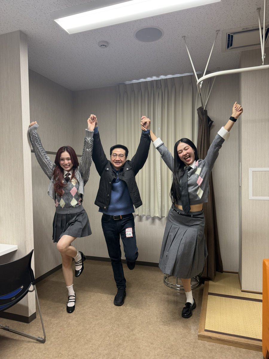 เลิฟรัก tweet media