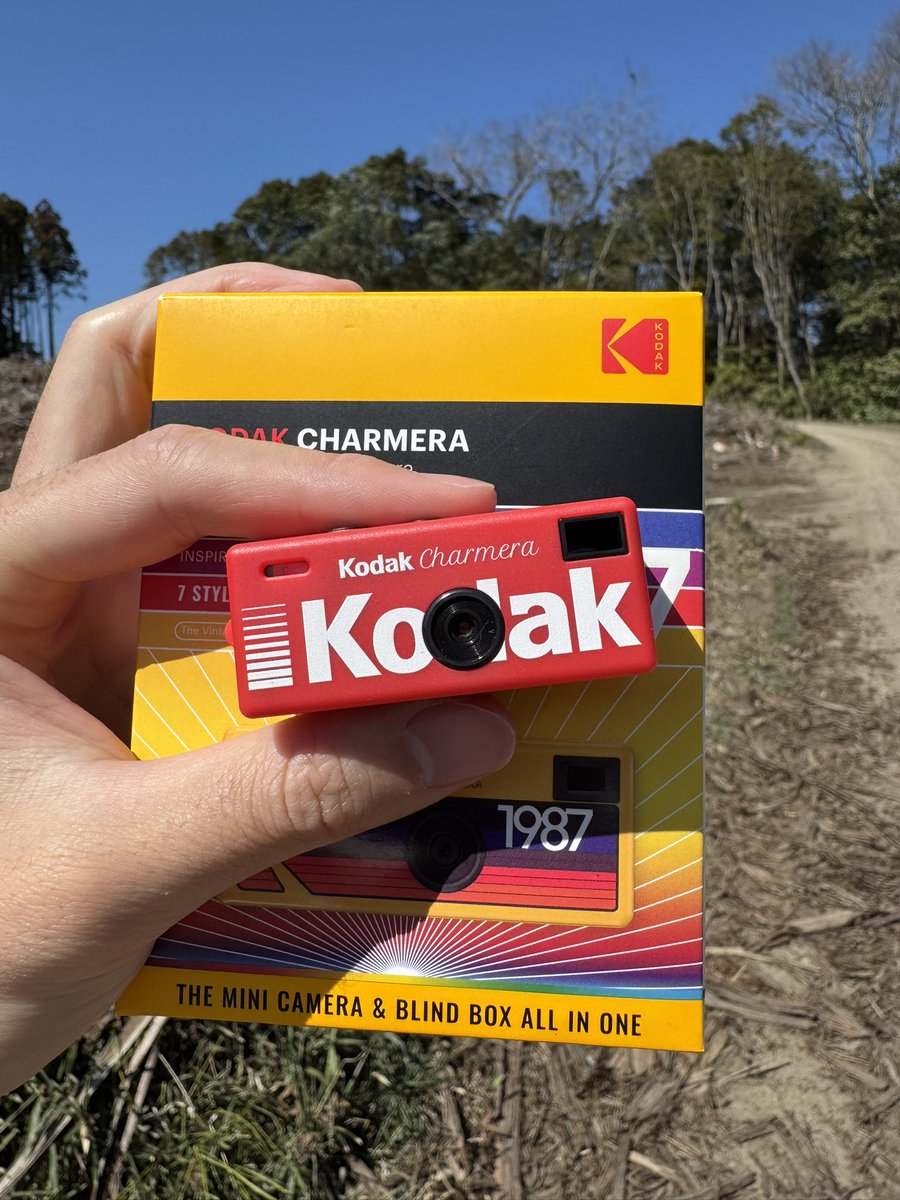 suga7075's tweet photo. Kodak Charmeraを買ってみた📸
機能的な制約は多いけど、良い感じの写真が気軽に撮れて楽しい。
魚の写真を撮りたいところだったけど2連続ボウズにつきお預け。 https://t.co/hpnr1KNcFL
