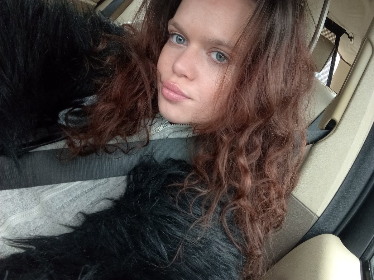 Lexeraexx's tweet photo. No makeup &amp; messy hair kinda day .....

Rt for a surprise 👀

#RTslave #slave #beta #cuck #findomx #london #goddesslifestyle #money #Sugartalk https://t.co/snl0dx4xvN