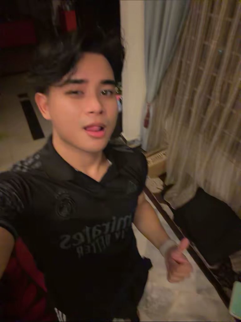 𝐀𝐬𝐡 tweet media