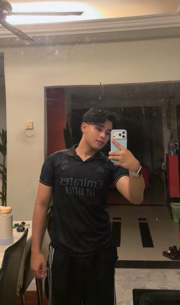 𝐀𝐬𝐡 tweet media