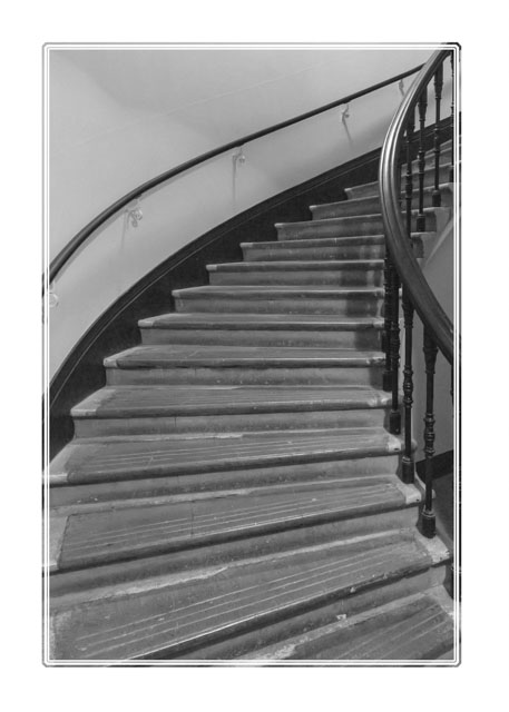 photos_dsmith's tweet photo. The #Georgian theme runs throughout the #city of #Cardiff. walking up this #staircase in @Museum_Cardiff shows different floors #decorated with ornate tiles from that time. #architecturephotography #blackandwhitephotography #blackandwhitephoto. @visitwales #Wales #cymru #photo https://t.co/WFmA8KH1LG