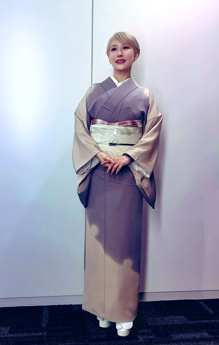 第20回 声優アワード
受賞の皆さんおめでとうございます㊗️

アンバサダー
＆
主演声優賞プレゼンター

務めさせていただきました。

お一人お一人のコメントを
最前列で拝聴し涙が…。

第1回主演声優賞いただいてから20年…

改めて
声優業界の温かさ＆愛に感謝です。

さて、明日もロマアノ2ステ！