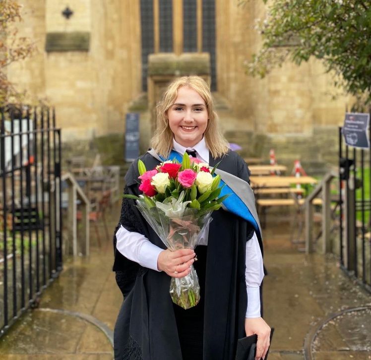 STWLCharity's tweet image. 🎓 Studying at @UniofOxford is a dream for many. For Leona May Irwin, that dream became reality! ✅ 

Leona’s path to Oxford was made possible with an #InterestFree #EducationLoan from STWLC 🤝 

Full story ⬇️ 

bit.ly/4mi4el2