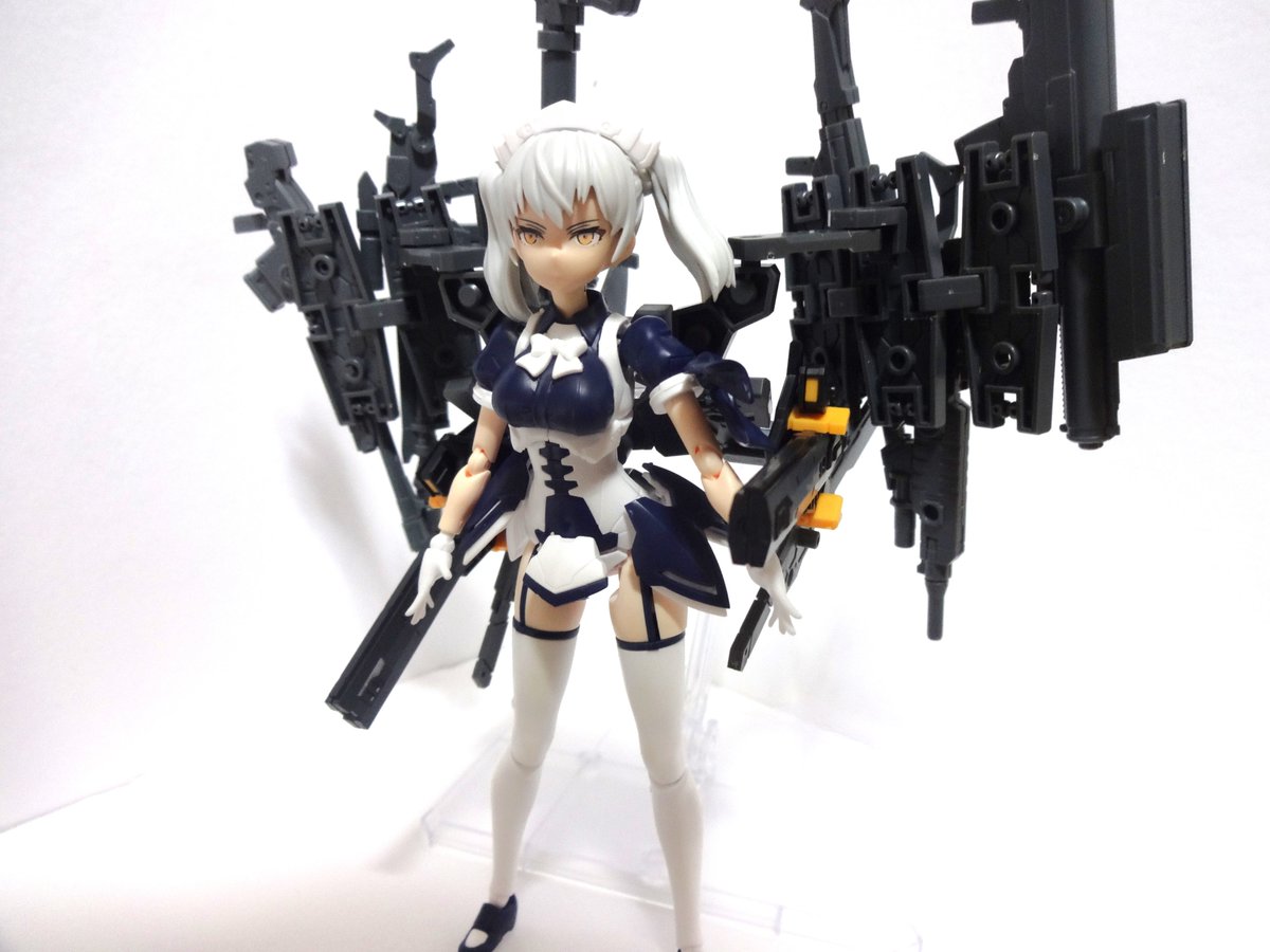 3456e3's tweet photo. 武装メイド・シルヴィエ

「今、私の主人を嗤ったか？」

とあるブレインの専属メイド型シスター
表向きは給仕係として振舞うが、その実態は安全を脅かすものを排除する「動く火薬庫」である
主人たるブレインの命令を絶対とし、僅かな敵意すらも見逃さない
(1/3)

#第3回30MS選抜オーディション https://t.co/Dqrpzk5jFL