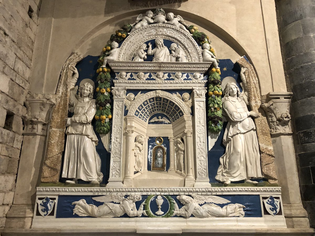 CouilleauxB's tweet photo. Tabernacle eucharistique, réalisé en terre cuite émaillée vers 1512 par Giovanni della Robbia, dans l’église des Santi Apostoli à Florence https://t.co/gVzKN8qyF3