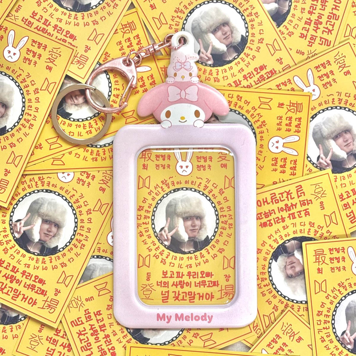 #방탄소년단 #아미트친소 #RT

광화문에서 부적포카 (윤기/정국) 나눔하면 받아가실 아미분들 혹시 있으실까요…? 
사정 상 제가 직접 가지는 못하게 되어서 트친 통해서라도 해볼까 하는데 나눔 의향 있으시면 맘찍 한번만 해주세요!

5장 1세트로 윤기 5셋 정국 5셋 최대 10셋입니당