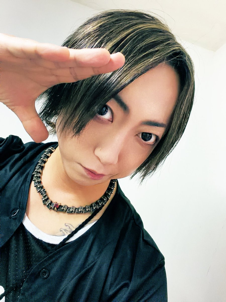 Ayakashibaku's tweet photo. 今日ね！
バクバンのCDが売れたの！
音が届いたの！
貘を応援してくれてるみんなも超笑顔だったの！こんな喜びはない（；＿；）
#今日の涙

待ってるからな！
FREE ONE MAN LIVE
2026.5.4 MON
高円寺二万電圧
OP 12:30 / ST 13:00
当日入場 ¥0
※1DRINK別途

VIP前売券 ¥6,000
https://t.co/RWeAedffkF https://t.co/ZZcB4FVi19