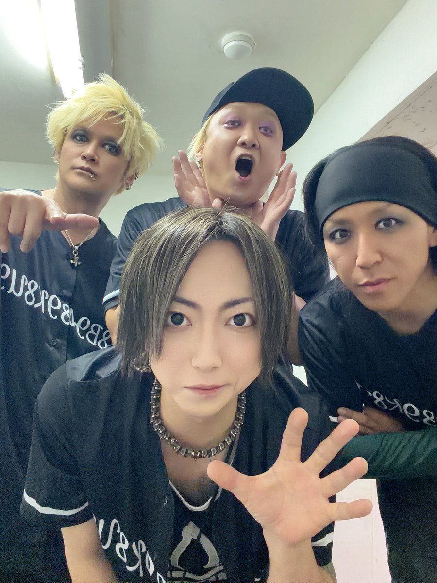 Ayakashibaku's tweet photo. 今日ね！
バクバンのCDが売れたの！
音が届いたの！
貘を応援してくれてるみんなも超笑顔だったの！こんな喜びはない（；＿；）
#今日の涙

待ってるからな！
FREE ONE MAN LIVE
2026.5.4 MON
高円寺二万電圧
OP 12:30 / ST 13:00
当日入場 ¥0
※1DRINK別途

VIP前売券 ¥6,000
https://t.co/RWeAedffkF https://t.co/ZZcB4FVi19
