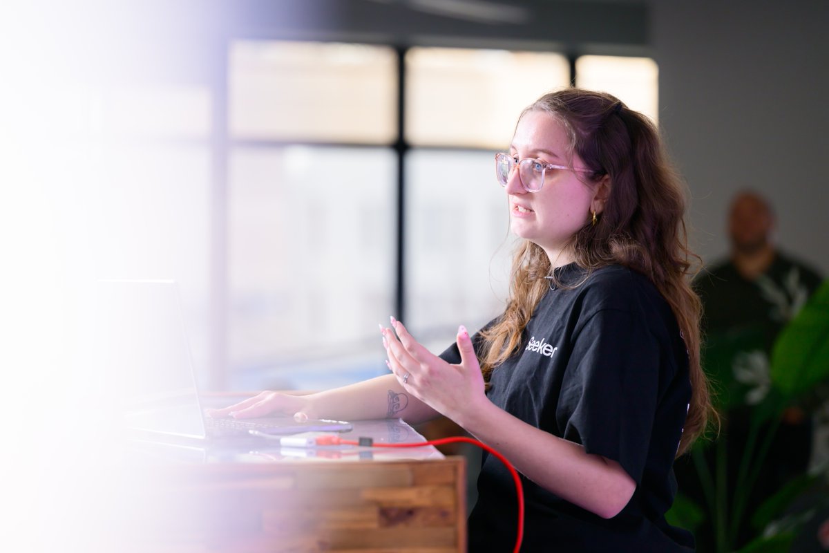 PauluneMoon tweet media