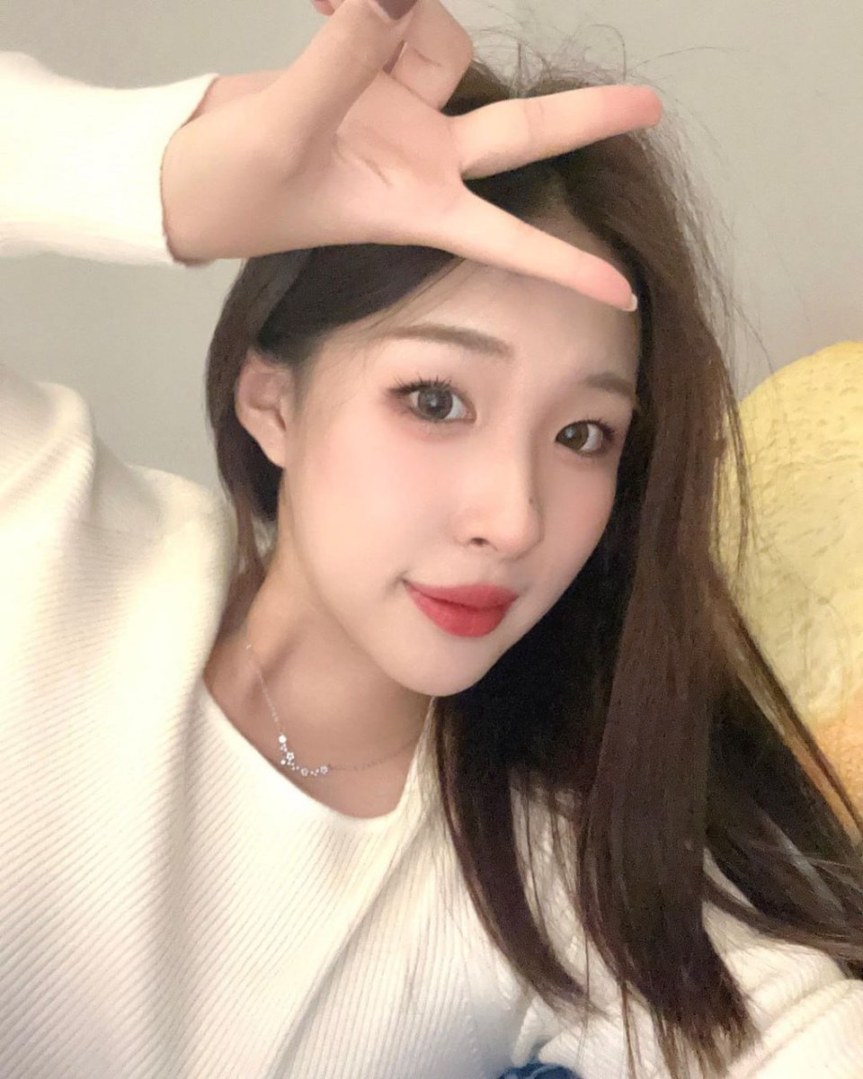KaylaFrazao's tweet photo. #山东
老师004
主页简介找我
荒凉白日里，我被禁锢在陈朽黑白梦境中，这里乌云蔽日，寸草不生，万物都荒芜。
直到你从荒原中走过。
你踏过之处，世界开始苏醒，我看见野花压满枝头沿途狂野生长，白雪滑落树梢寒梅怒放，我
历下区
#济南私信小秘书：https://t.co/U340hXLcUa https://t.co/dHBUI9qk35