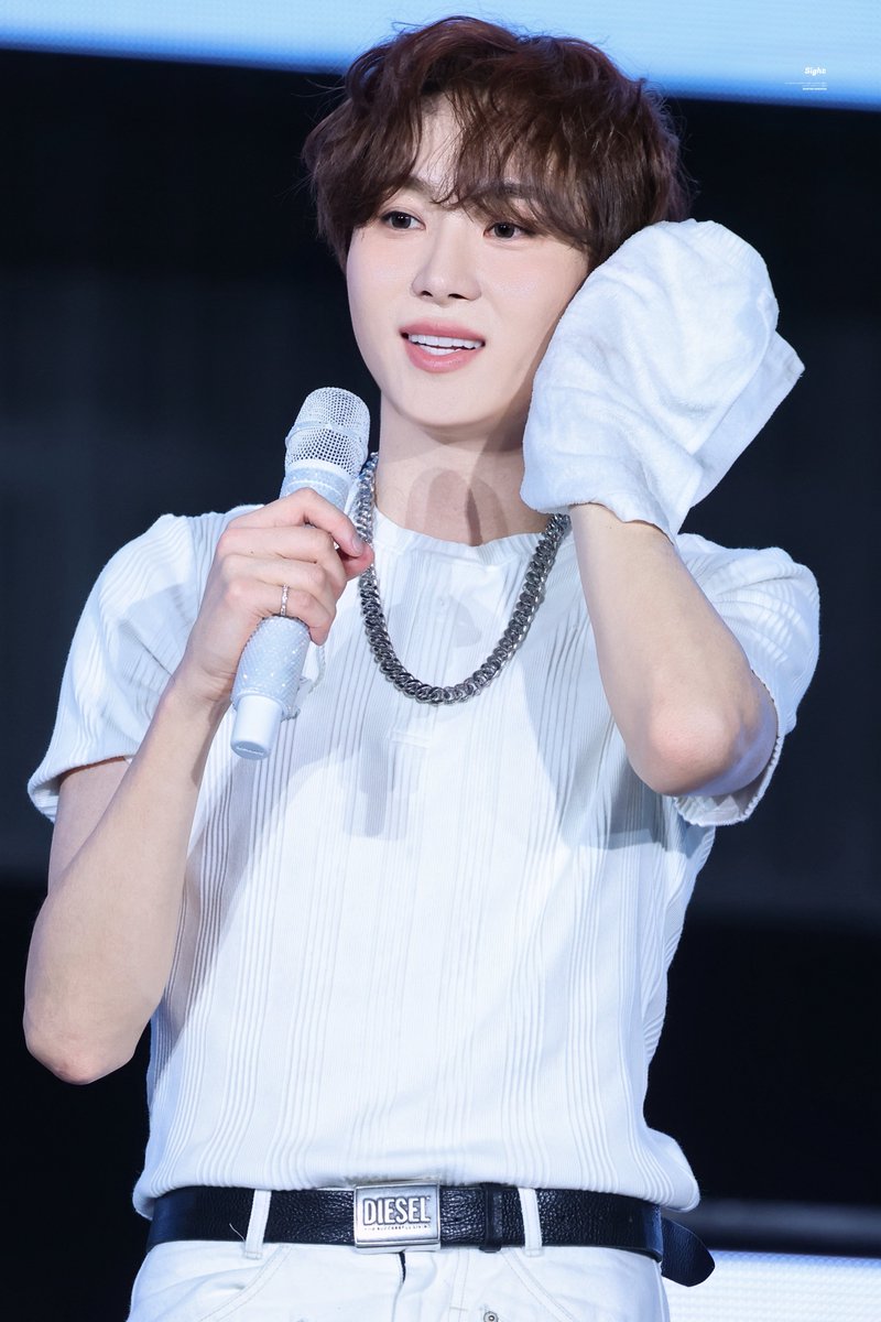 𝑠𝑖𝑔ℎ𝑡 tweet media