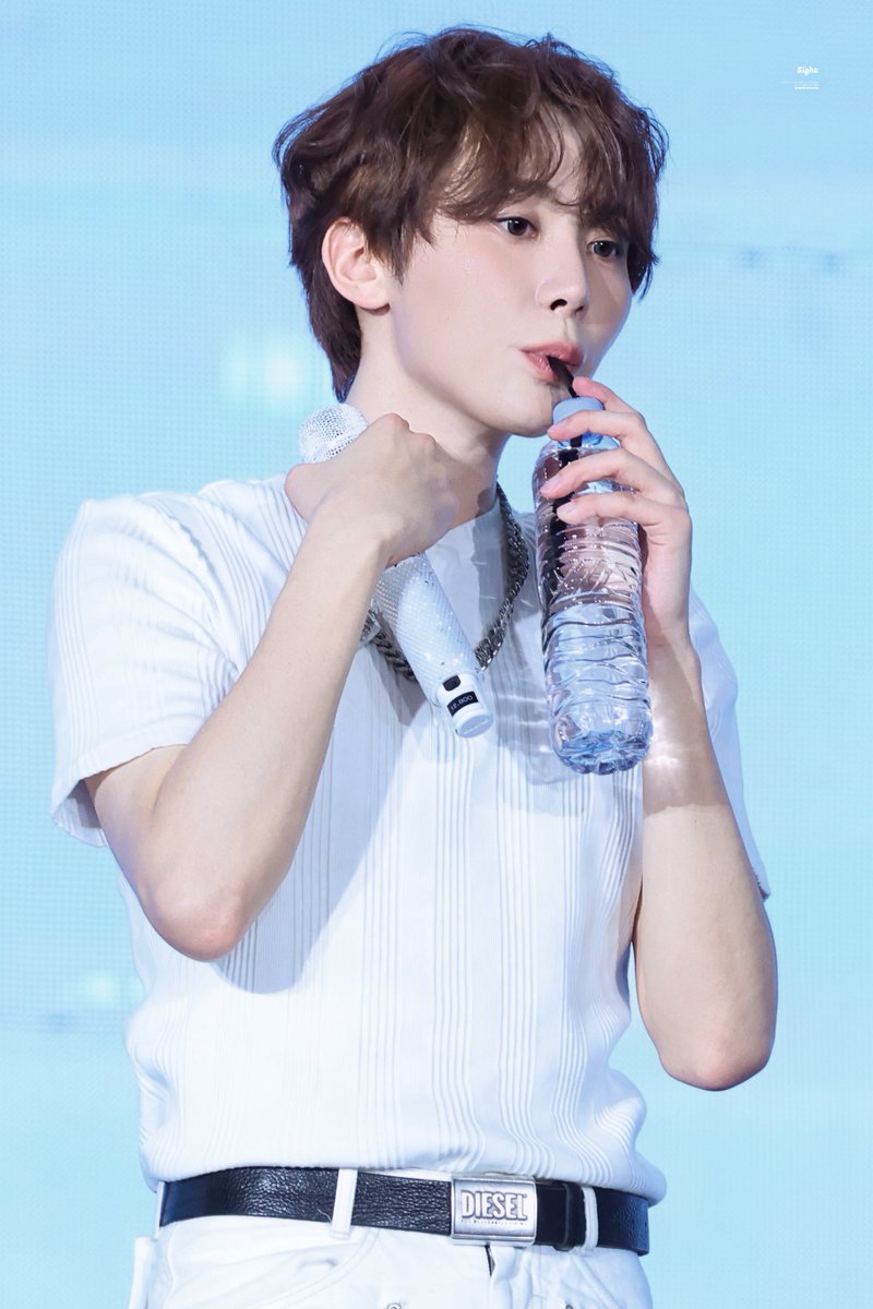 𝑠𝑖𝑔ℎ𝑡 tweet media