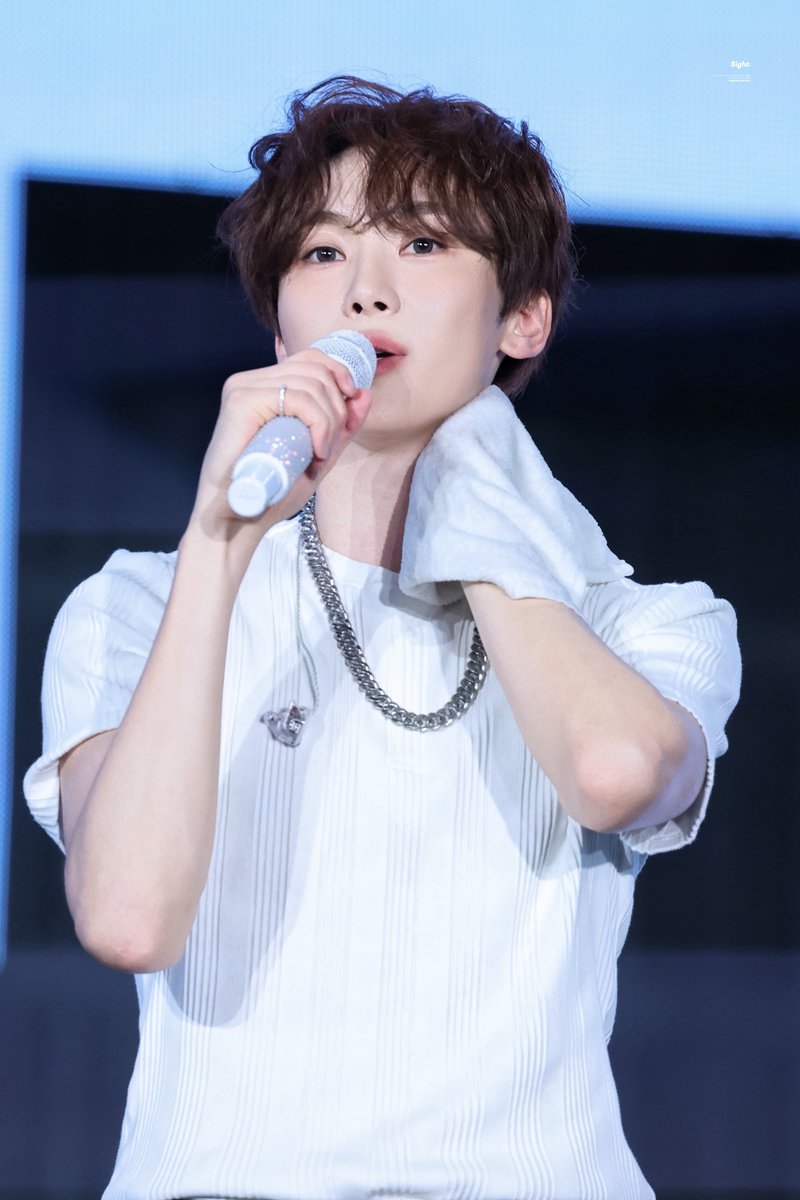 𝑠𝑖𝑔ℎ𝑡 tweet media