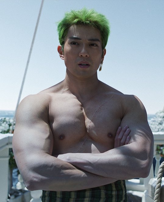 onlyikemen_'s tweet photo. 근데 넷피스 촬영기간 즌1 즌2 사이에 2년이란 시간이 있더라 정말2년후의조로몸이돼서오신거야.. https://t.co/NekqRNzwzf