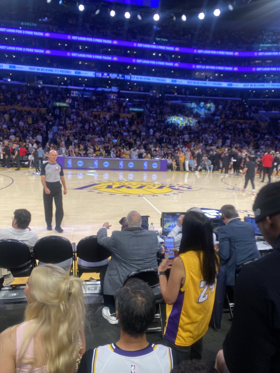 charismatic_clc's tweet photo. About last night….. This was the best game I’ve ever been to 💛💜💛💜 https://t.co/axtWHewwUS