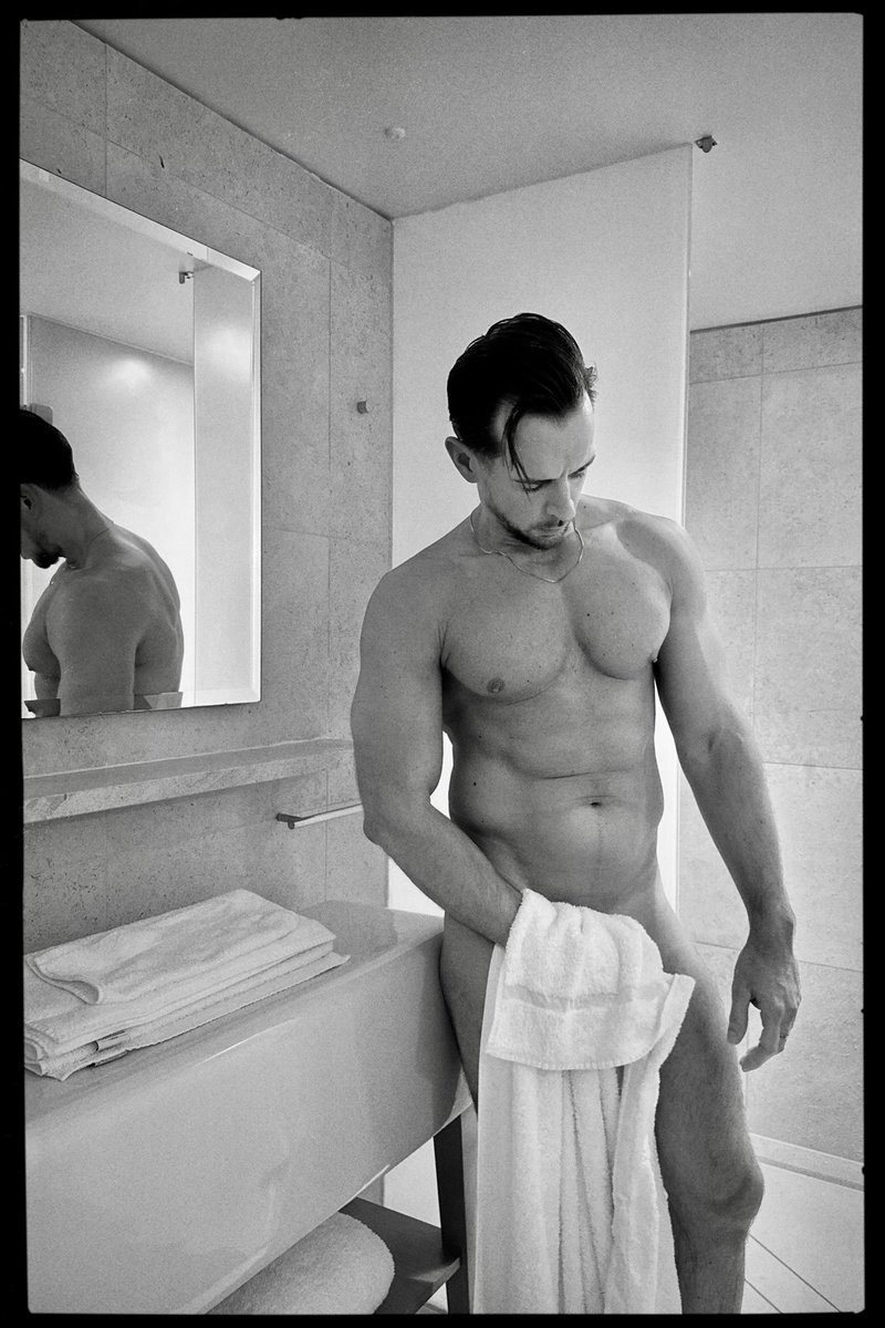 STUDIO1240's tweet photo. James @MrJamesCohen #musclebuilding #musclestud #malephysique #musclephysique #muscleworship SHOTONiPHONE https://t.co/S9WUzGkWiF
