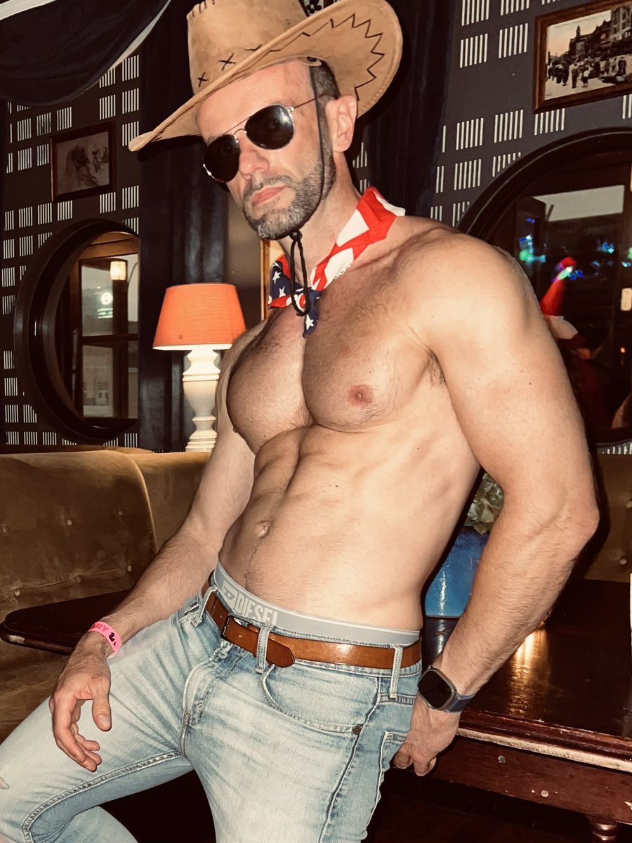 Julien The Hunk 4.3K tweet media