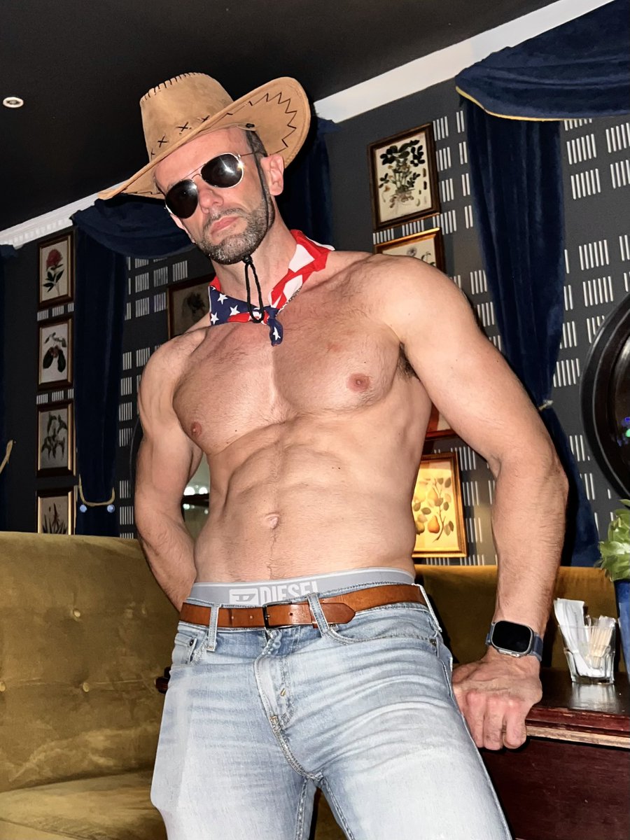 Julien The Hunk 4.3K tweet media