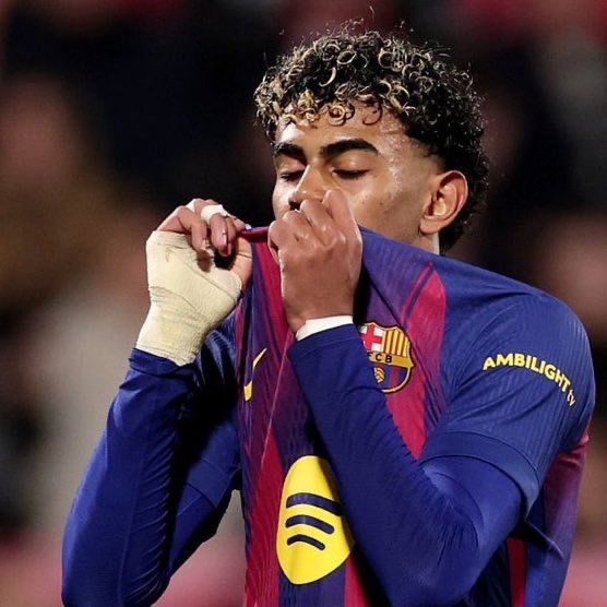 BarcaUniversal's tweet image. 🚨 BREAKING: Lamine Yamal starts on the bench against Sevilla.