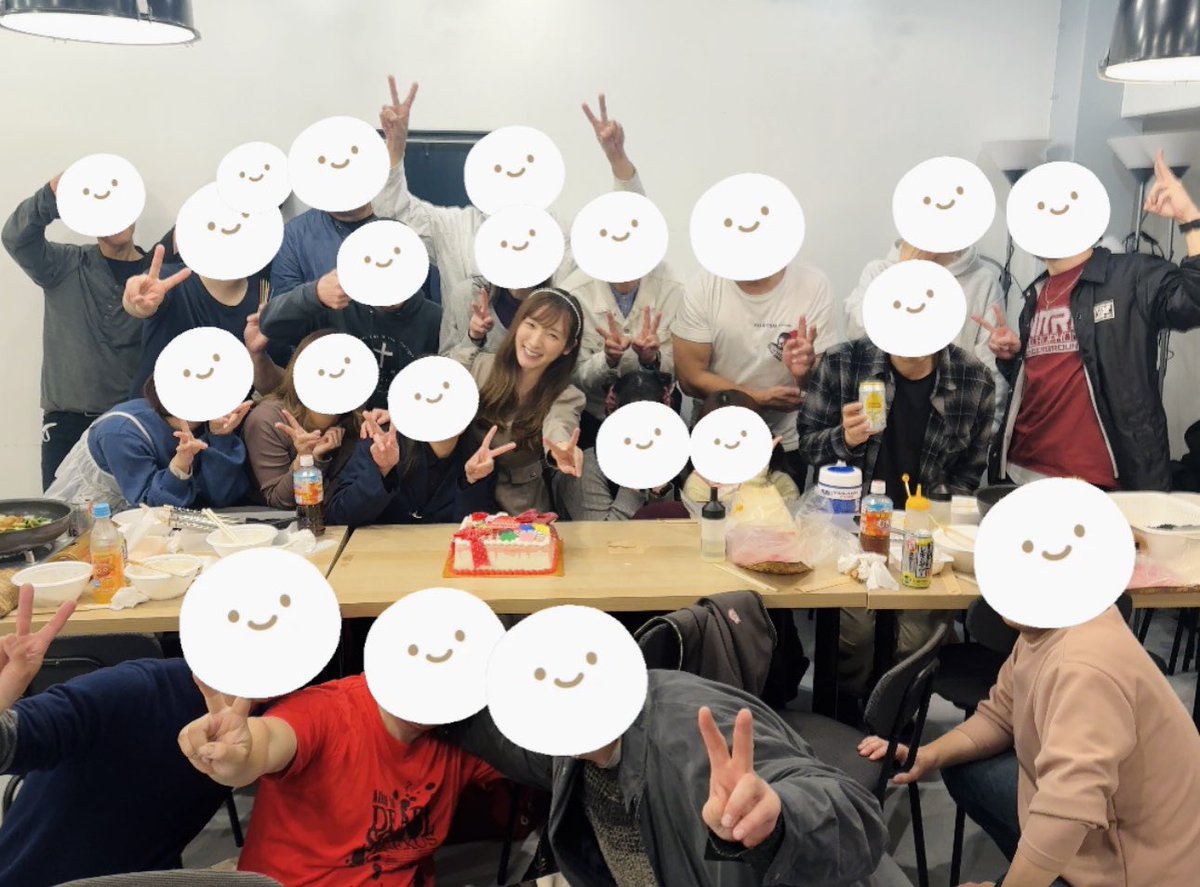 haruka_umeda's tweet photo. #うめ茶会 誕生日すき焼きパーティー‼️
来てくださった皆様ありがとうございました🥹︎🫶🏻💕

こんなにも最高な誕生日を過ごすことができて本当に本当に幸せでした😭✨️松阪のすき焼きを皆さんに堪能していただけたことも嬉しかったし、何よりファンの皆様が用意してくださったケーキが…😭😍😳😭🥰💕💕💕 #喫茶サザンクロス をモチーフにしたケーキで愛が溢れすぎて食べたくなかったです‼️😭←なんだこのケーキ😭🎂最強に最高に激カワケーキでした😭😭😭👍🏼♥️

こんなにも沢山の愛をいただいたのでその分これから皆さんに沢山の幸せをお届けできるよう頑張ります‼️来年の今日もまた皆さんと会えますように☺️🙏🏼✨️

最高の誕生日にしてくれてありがとうーーー‼️🥰💕
(最後バタバタしちゃってごめんなさい😭🙏🏼)
今回人数制限で来られなかった皆さんともまたお会いできるよう頑張ります‼️💪🔥
お母さんありがとう🥹🙏🏼🎁