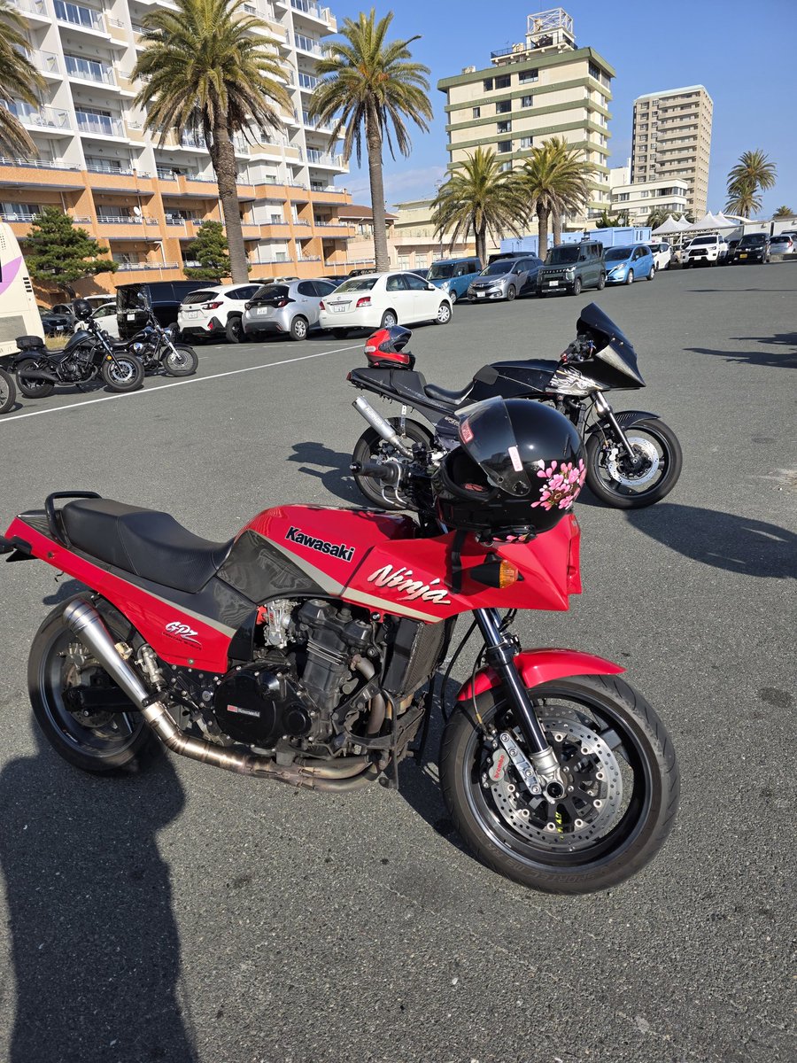 熱い若者ってまだいるんですね🎶
ずっと乗り続けて欲しい☺
＃Gpz900R
＃ツーリング
＃弁天島海浜公園
＃Ninja