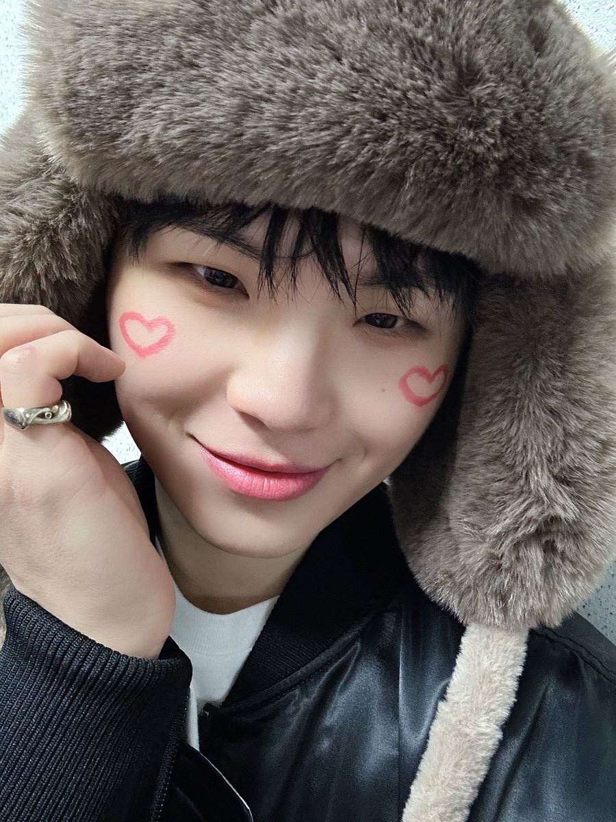 woozimedia's tweet photo. 🗓️ 362 days ago woozi uploaded 10 selfies to weverse as part of his carat land punishment 😆 #우지   

#woozi will be discharged from the military in 362 days https://t.co/UHarzYiwgV