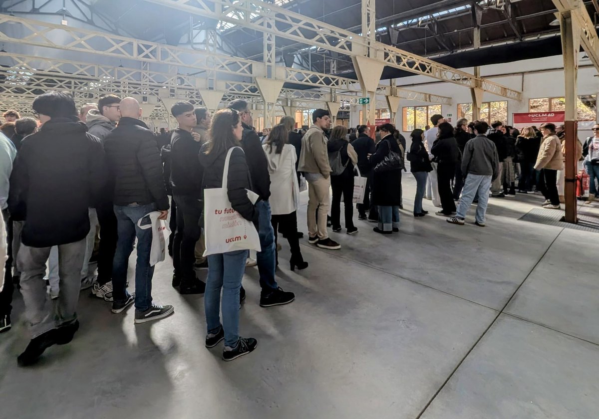 Hoy hemos recibido un aluvión de personas interesadas en nuestros grados dentro de la Jornada de Puertas Abiertas en el campus de Toledo. Gracias a todas ellas y al equipo decanal que les ha recibido #somosAmbientales #somosBioquimica #somosFisica #somosCiencias