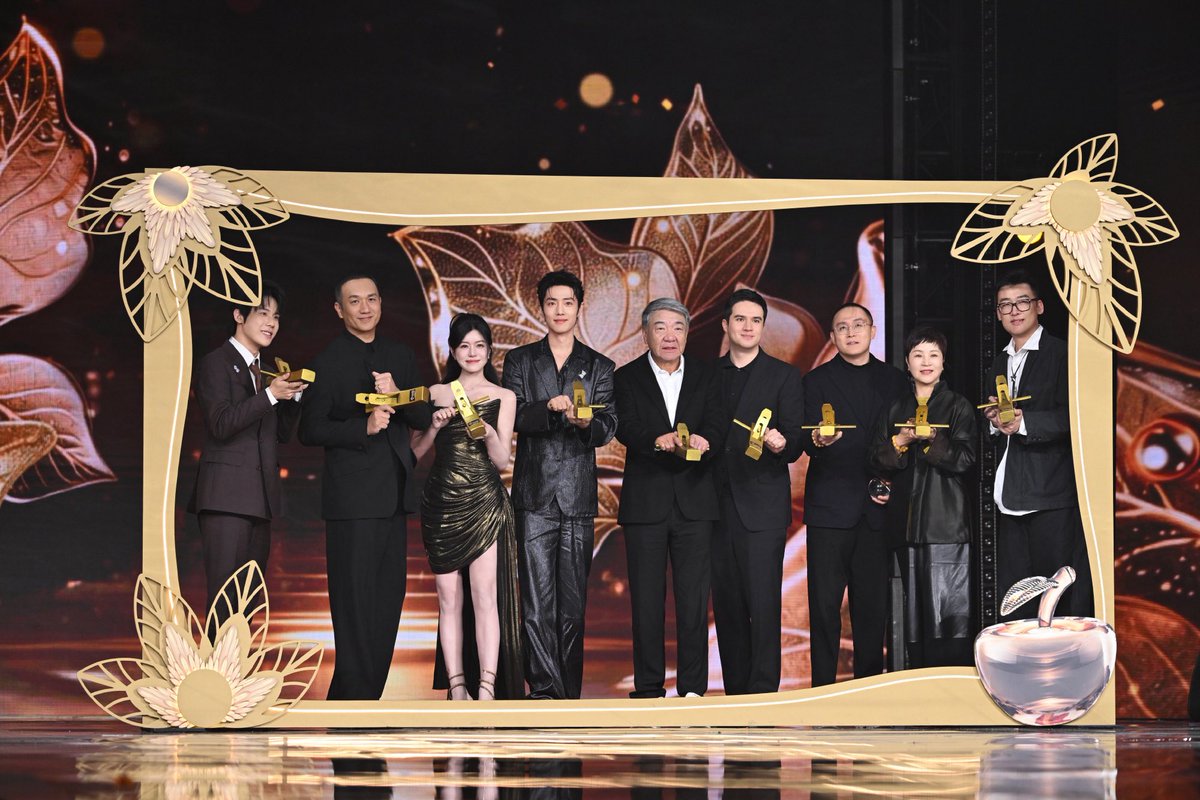 [20260315] #LegendofZangHai updated Weibo:

The stars never fail those who persevere! All efforts are but the prologue; grateful for your support, let us journey together into the future.

#XiaoZhan won Outstanding Quality Star of the Year (Best Actor) at SMG Quality Drama Awards