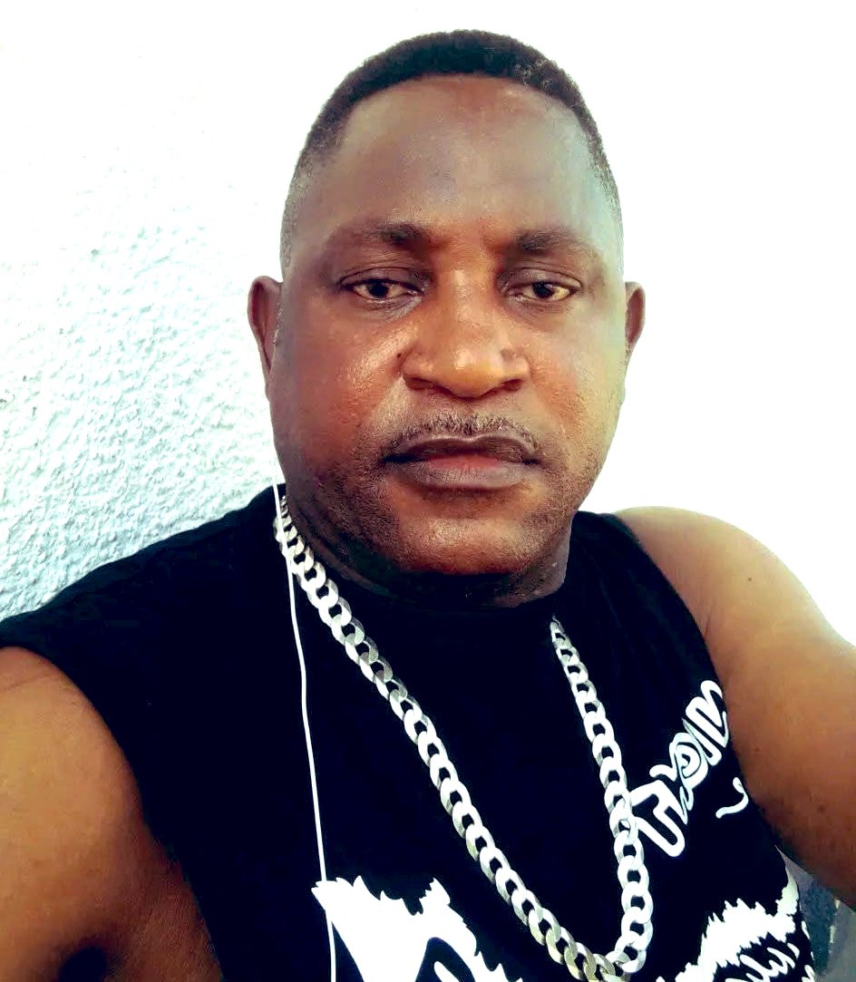 RiffEneli's tweet image. #Kinshasa : une  réponse à Madame #Suminwa et ses acolytes: L’homme d’affaires Freddy Ekofo a été abattu hier soir à Yolo Sud par des hommes armés alors qu’il rentrait de son magasin situé au Grand Marché, où il vendait des bijoux en or etc. @PatrickMuyaya .