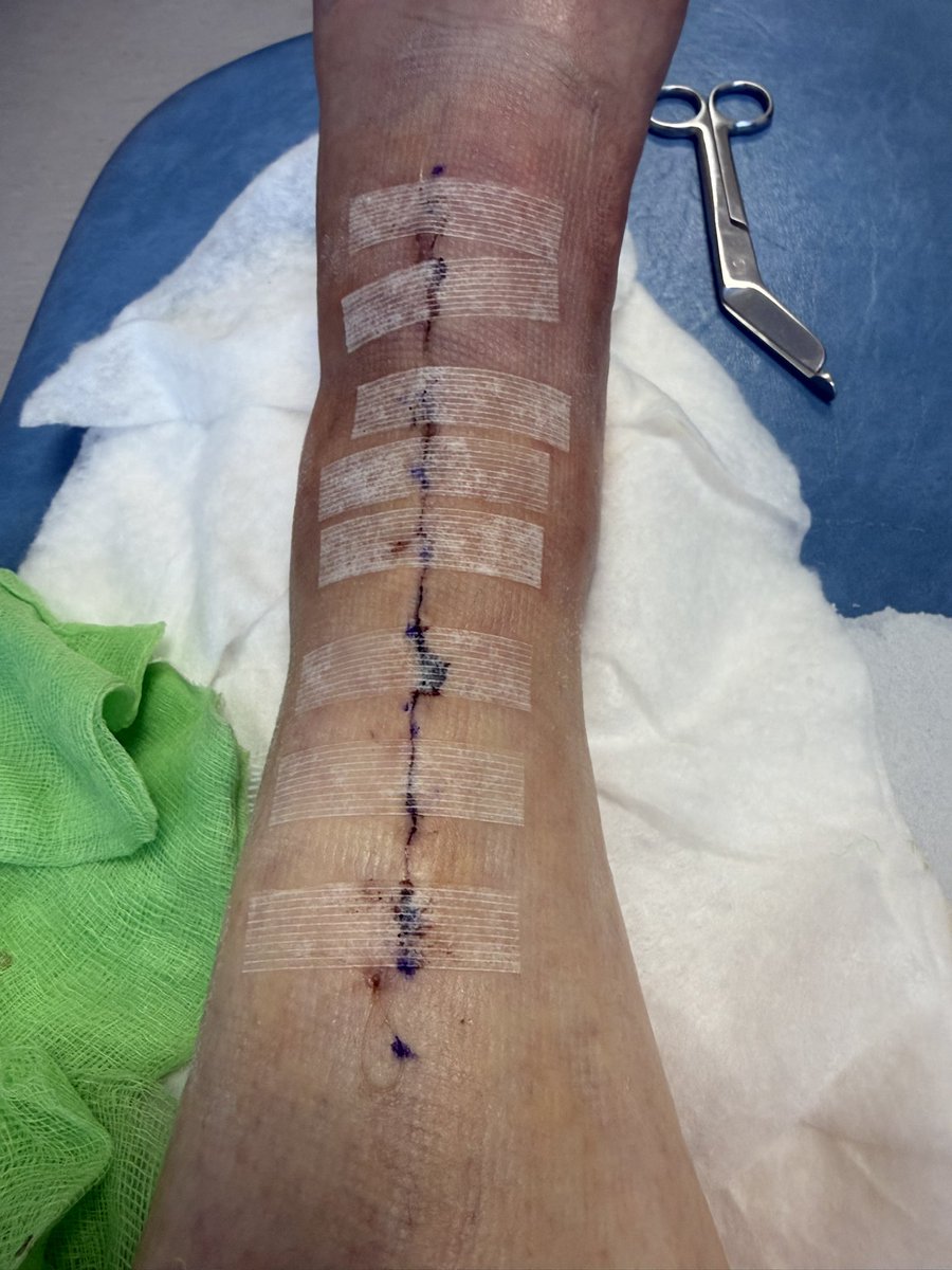 Domina_Satana tweet media