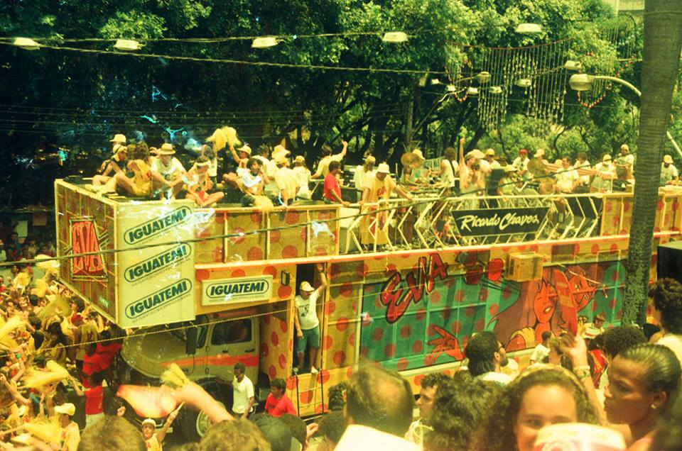 carnamofo's tweet photo. 1991. Bloco Eva sob o comando de Ricardo Chaves.
#carnavaldesalvador #ricardochaves https://t.co/r2EgxRqpLI