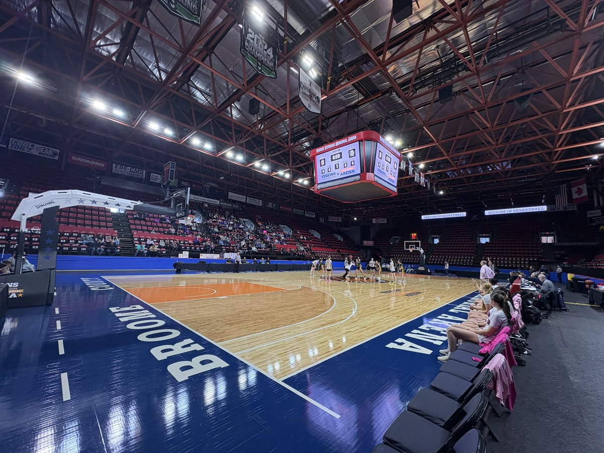 NYSTakeover's tweet image. #TodaysOffice
Visions Veterans Memorial Arena

Rise &amp;amp; shine from Binghamton 📍

The boys hold it down here in a few days, but it’s all about the girls for the next few hours. Three games worth of @Sect4Athletics vs at-large bids of various sections. Winners extend their season