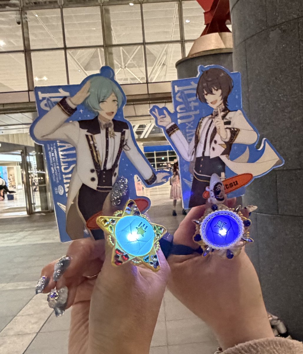 ho___2505's tweet photo. 初参戦した𝒅𝒓𝒆𝒂𝒎 𝑳𝒊𝒗𝒆から10年経ってるのエモすぎて幼馴染と一緒に感傷に浸ってた、ありがとうあんさんぶるスターズ… https://t.co/P4o2pbBaxc