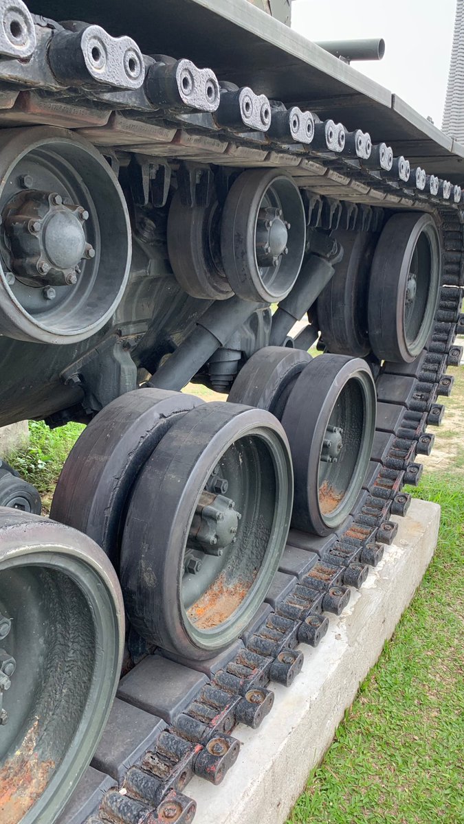 marines_delta's tweet photo. M48A3を隅々まで舐め回すように見た。マジででけぇしかっこいいが止まらん。これが第一世代MBTか。 https://t.co/EGrAUuFAez