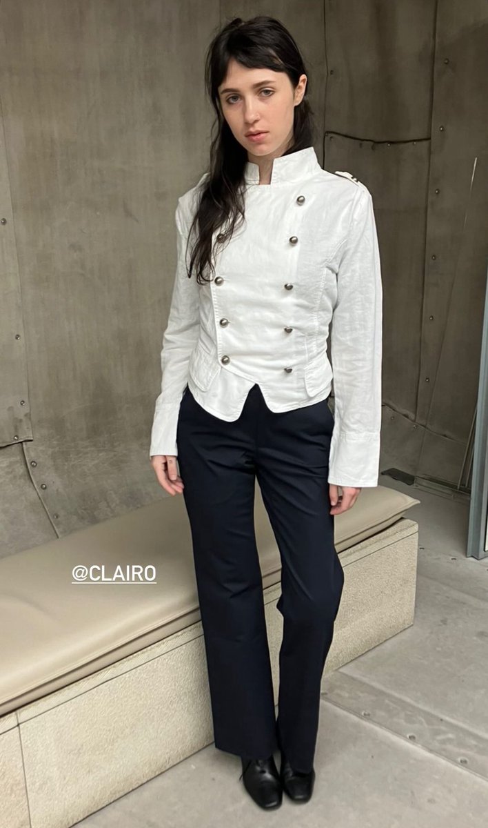 clairoshq's tweet photo. Clairo for gimaguas 🐇 https://t.co/74lAvMTB1j