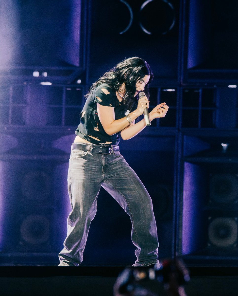 Lorde_fix's tweet image. Last night at Lollapalooza, by photographer Claudio Escalona for Zumbido Chile. #lorde #UltrasoundWorldTour