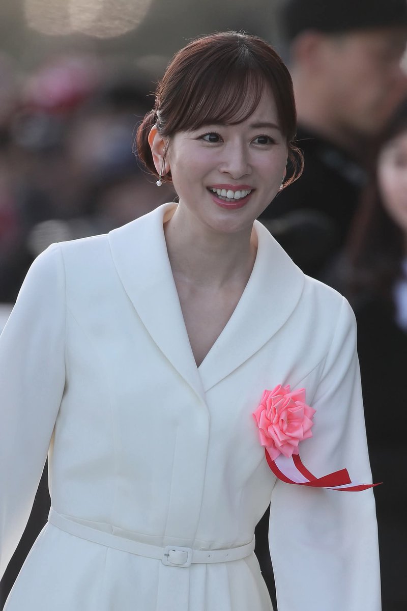 #シェイクユアハート #金鯱賞
 #皆藤愛子
金鯱賞のシェイクユアハートとプレゼンターの皆藤愛子さん。
眼福でした。