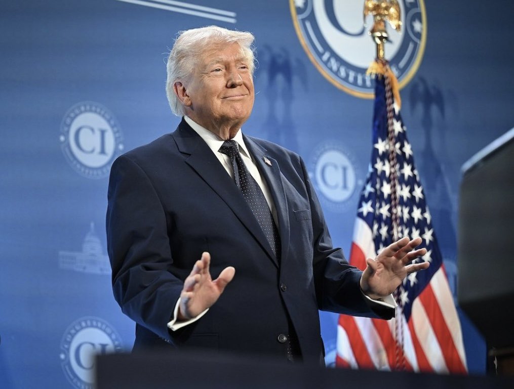 🚨BREAKING: 🚨WikiLeaks founder Julian Assange was asked in a recent interview why he has never released any dirt on President Trump. His answer: "Because there is no dirt on Donald Trump for us to release." According to Assange, Donald J Trump is one of the cleanest people