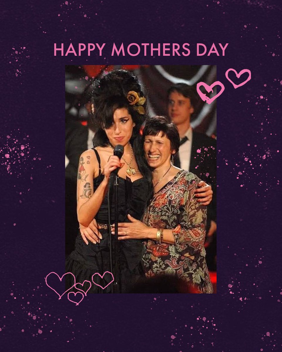 atributetoamy's tweet photo. Happy Mothers Day 🩷

Amy on stage with her mum Janis at the 2008 GRAMMYs. 🖤 

#AmyWinehouse #ATributeToAmy #LauraJaneButler https://t.co/q4gcn4dl2I
