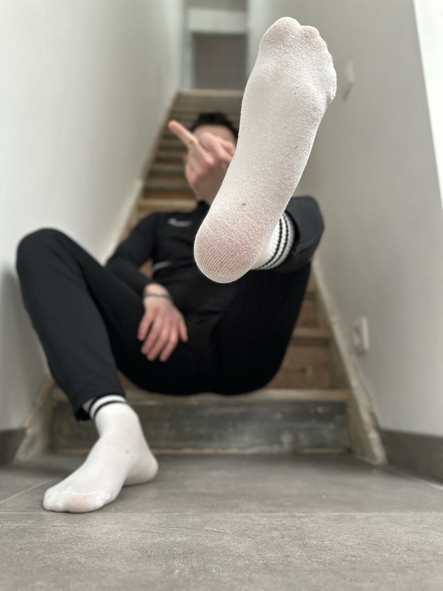 MRick024's tweet photo. FEET 🐶🦶 

Wanna Lick it ? 👅 https://t.co/UAMb3EIJJE