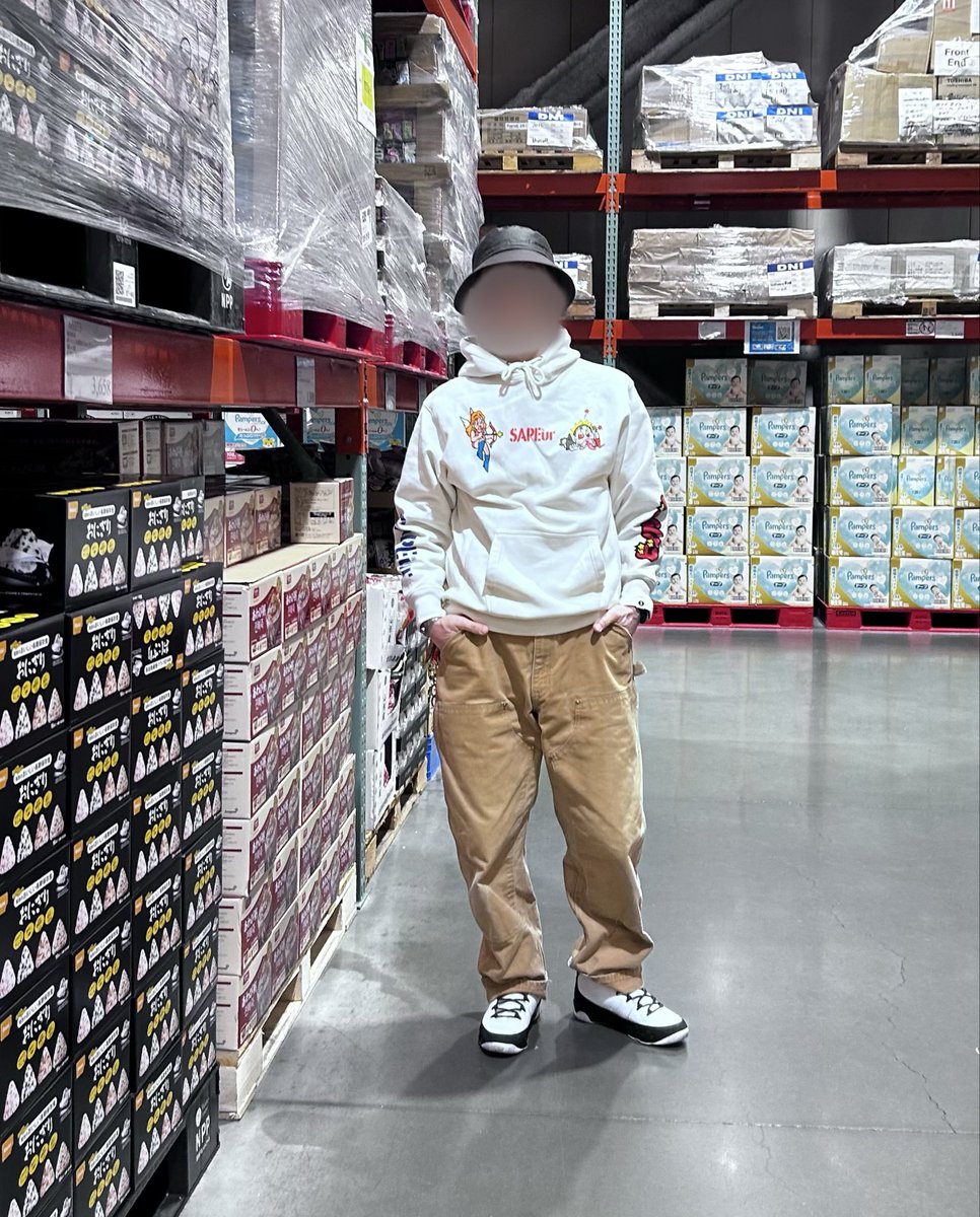 SanDiego_Jordan's tweet photo. 隠されている堀米ダンクを求めて、またまたHICOLLECTへ。
流石に遅い来店である訳も無く、再びパワーアップのGreen Marker SALEでDIgを。
暫くぶりの某倉庫で新商品がいっぱいあって楽しいですね。
最後にはしっかり締めのソフトクリームを。
今回はチョコレートでした。
#sapeur
#aj9
#carhartt https://t.co/tcQHJLku5O