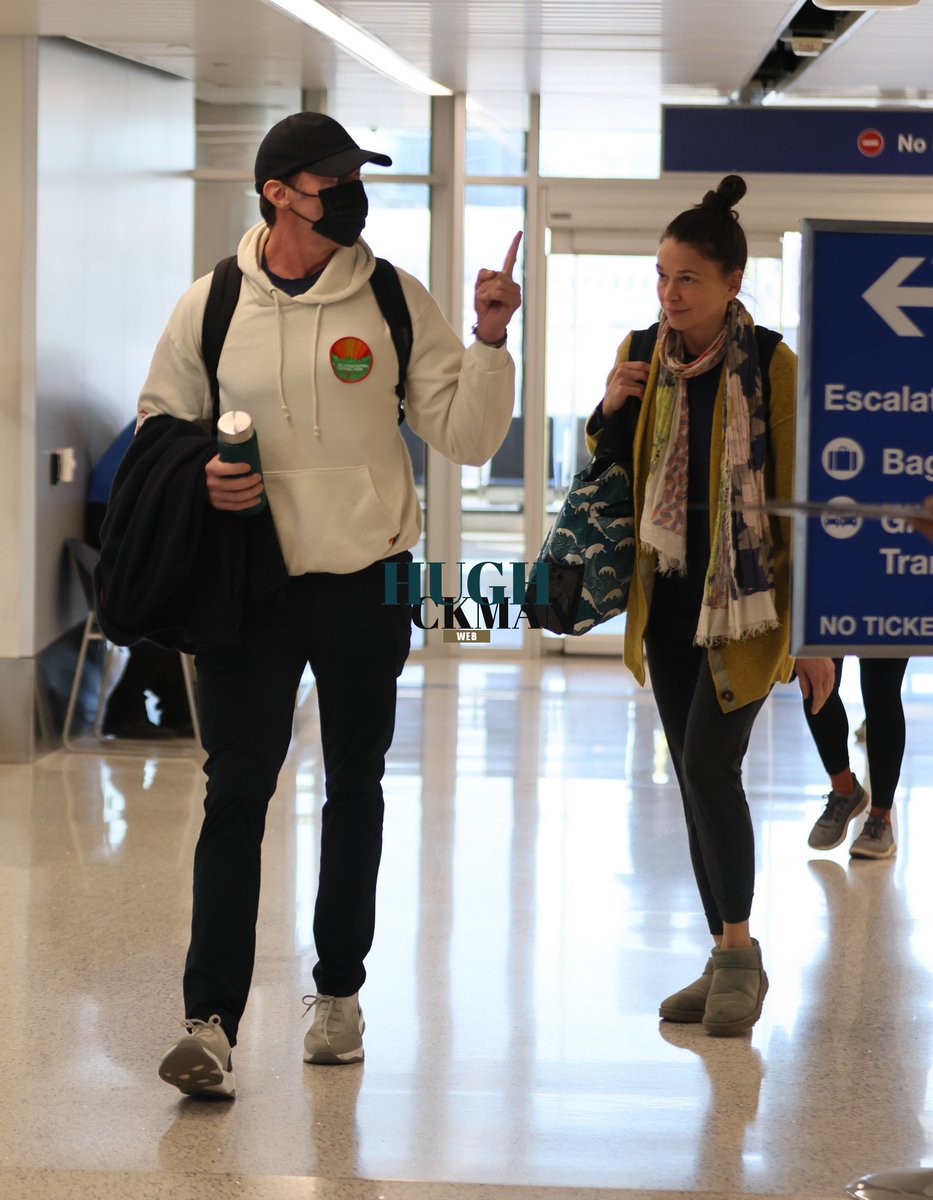 hjackmancom's tweet photo. 📸 Hugh Jackman at LAX Airport on February 27.
🔗 https://t.co/jphTEPUlpj https://t.co/funILweEST