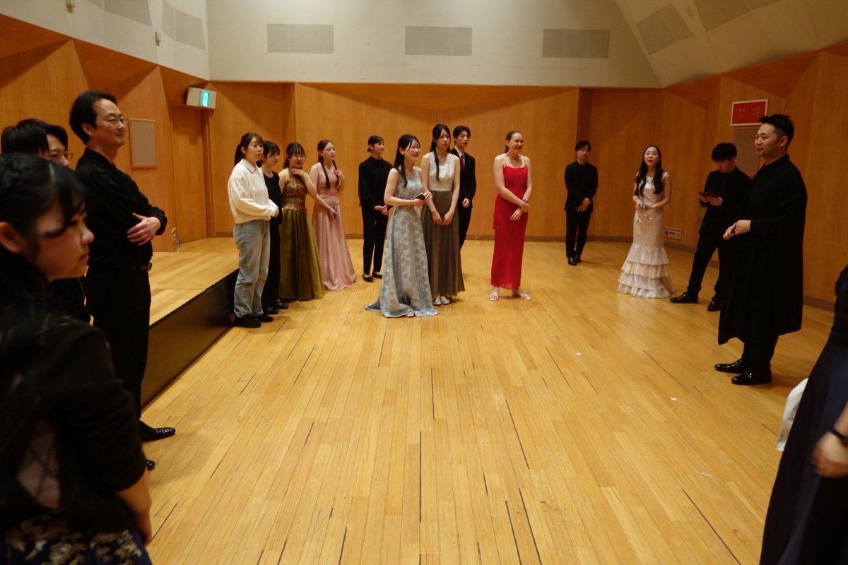 geidaitaromon's tweet photo. 終演後には恒例の反省会も！
それぞれが演奏会を通して感じた思いの丈を振り返りました。 https://t.co/TVVkw2aSMh