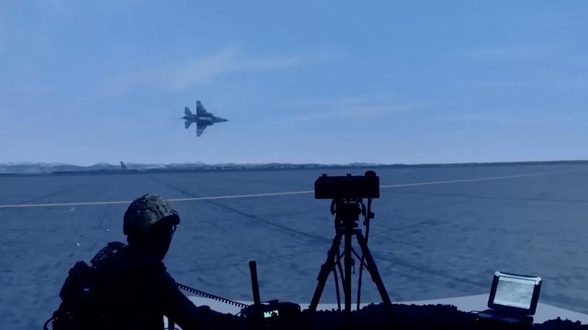 TurkgunGazetesi's tweet image. Türk Hava Kuvvetleri eğitiminde devrim: Yerli uçaklar ve simülatörler ile pilotlar gerçek uçuşa hazırlanıyor!

turkgun.com/bilim-teknoloj…

#Hürjet