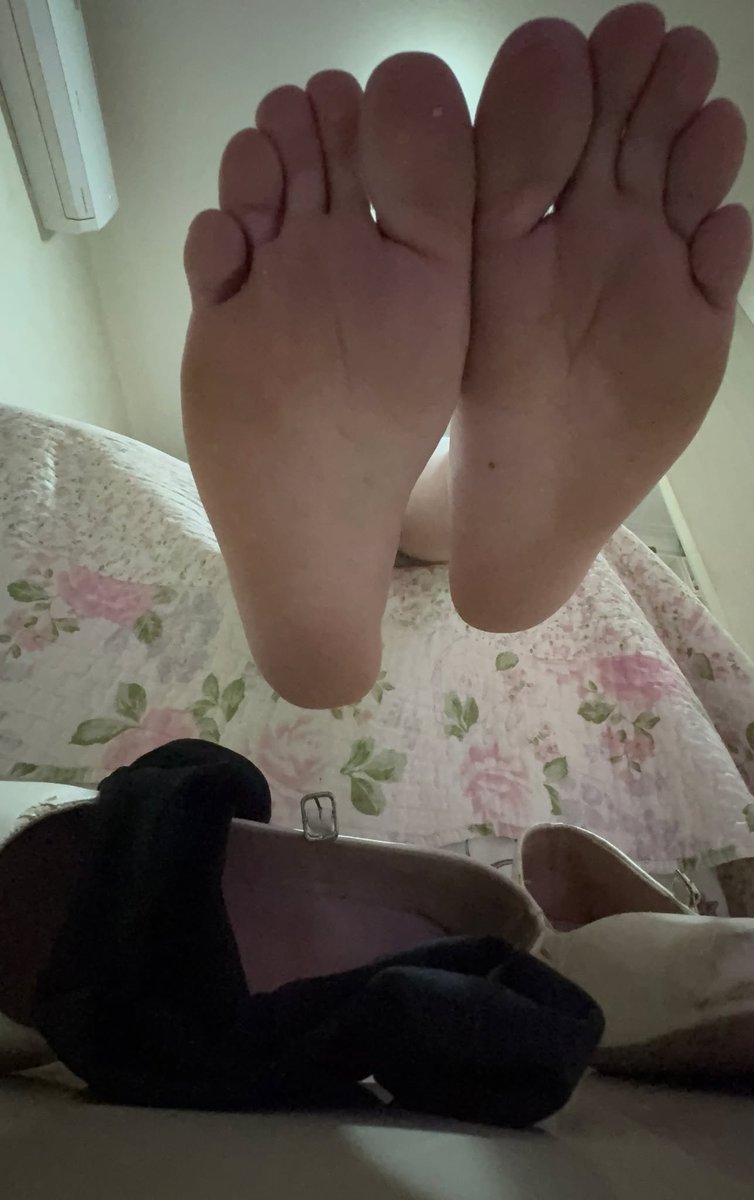 Giantess Elizabeth tweet media