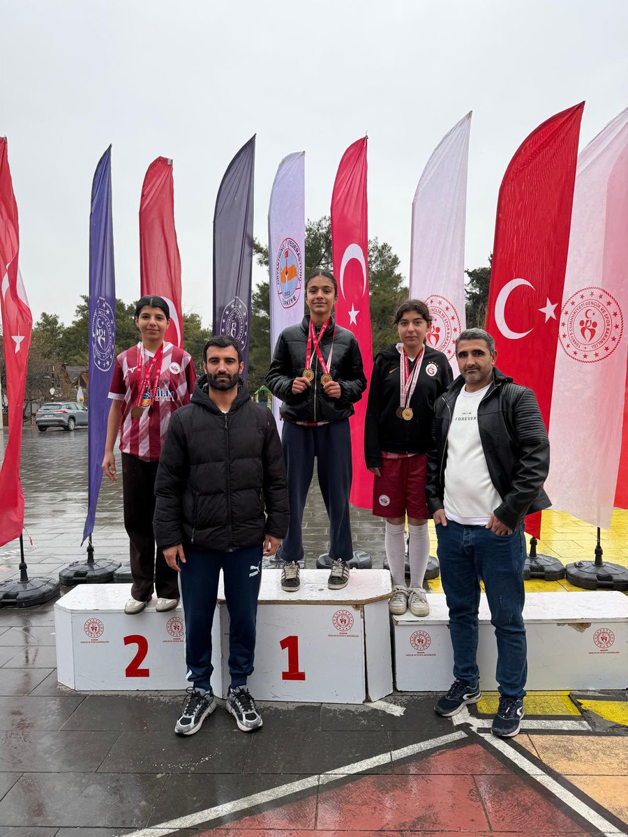 nusaybin_mem's tweet photo. 💐👏 TEBRİKLER 

Nusaybin Ortaokulu Yıldız Kızlar Oryantiring Takımı, İl Birincisi Olarak Bölge Müsabakalarına Katılma Hakkı Kazandı.

Okul sporları kapsamında Mardin İl Oryantiring Müsabakası'nda büyük bir başarı gösteren Nusaybin Ortaokulu Yıldız Kızlar Oryantiring takımı, takımlar arasında il birincisi olarak bölge müsabakalarına katılma hakkı elde etmiştir.

Başarılarından dolayı öğrencilerimizi tebrik ediyor, kendilerine emek ve destek veren öğretmenlerine teşekkür ediyoruz.💐👏👏

@tcmeb
@Yusuf__Tekin
@Mardin_Valiligi 
@mardinilmem
 @ali_eyyupkoca
@Nsy_Kaymakamlik 
@haciavlanmaz