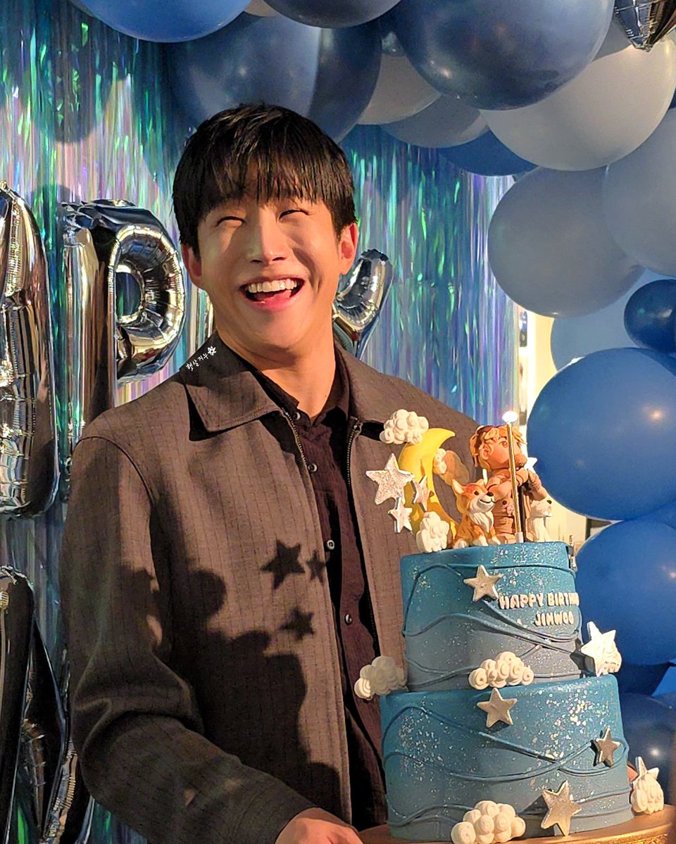 <a href="/JINJIN_offcl/">JINJIN OFFICIAL</a> 오늘 진우의 생일을 직접 축하해줄 수 있어서 너무 즐거웠고 많이 웃었고 또 행복한 추억을 쌓을 수 있어서 좋았어~😍
고맙고 사랑해💚

#진진 #JINJIN
